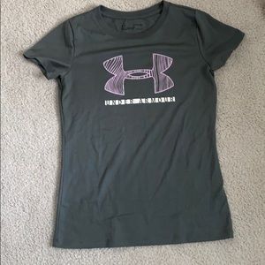 under armor dry fit top🤍